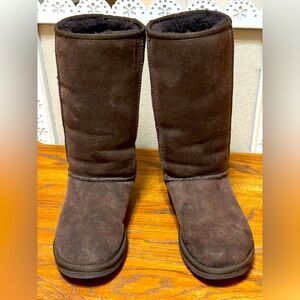 Ugg Classic Tall Brown Shearling Boots.Woman’s Size 6